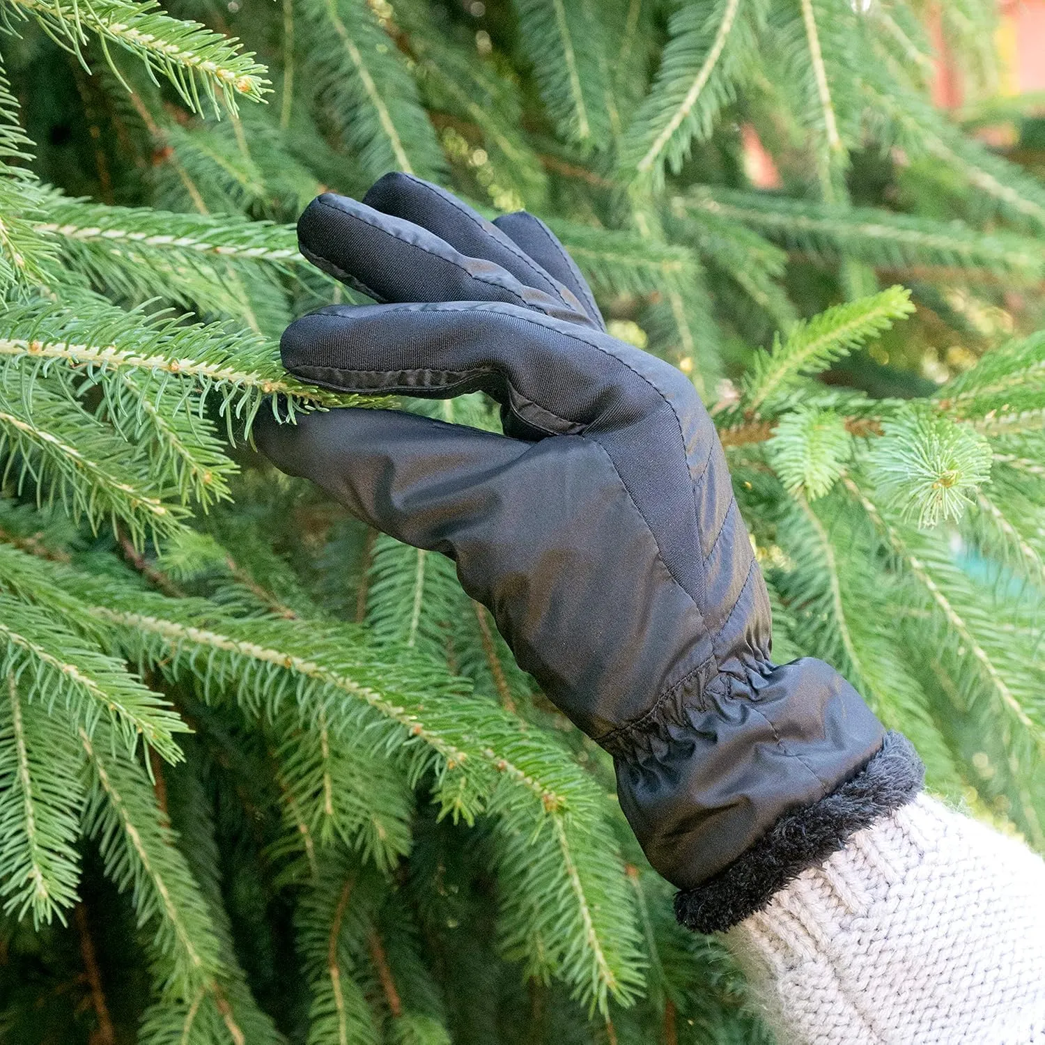 isotoner Womens Recycled Sleekheat Stretch Chevron Quilted Smartdri Cold Weather Glove, Touchscreen CapableGloves